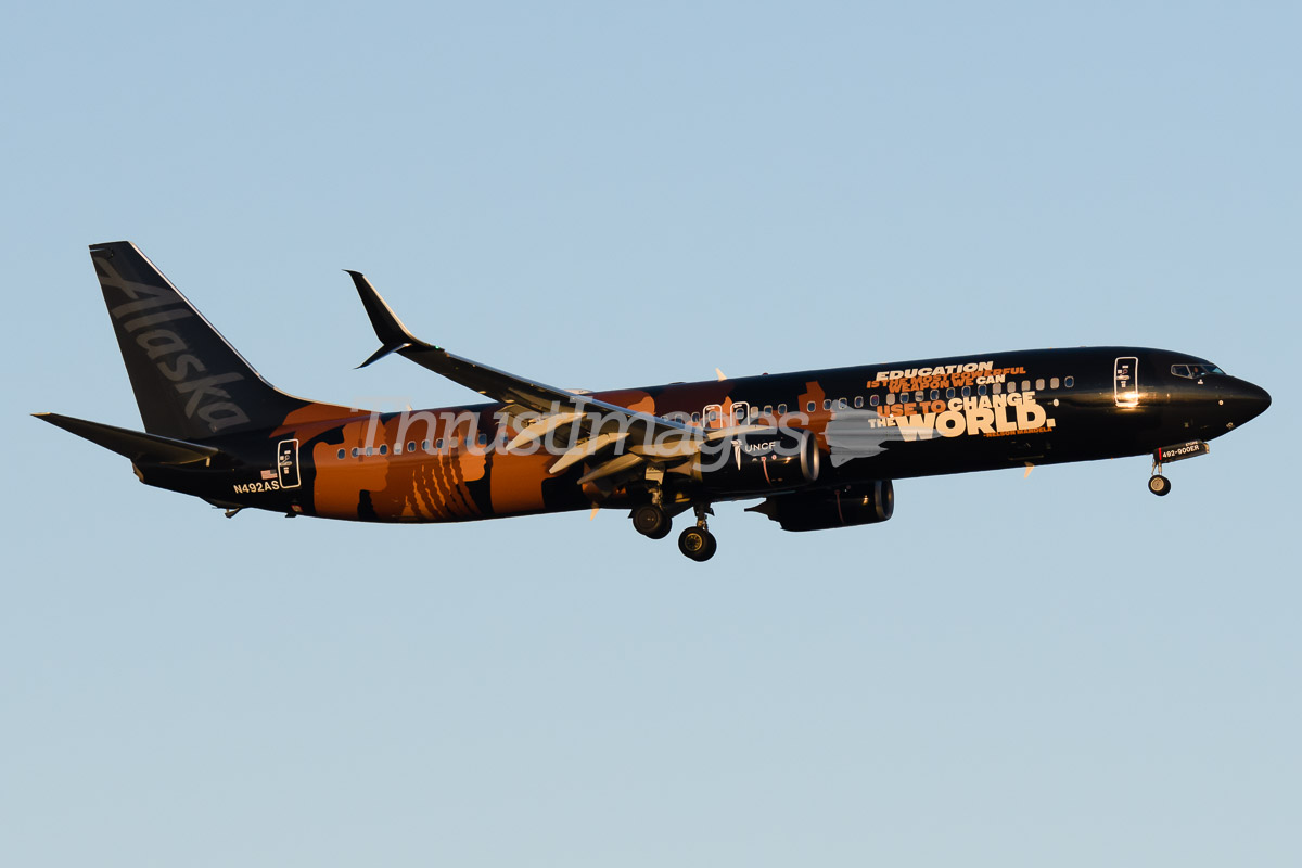 Alaska N492AS "Our Commitment" Boeing 737